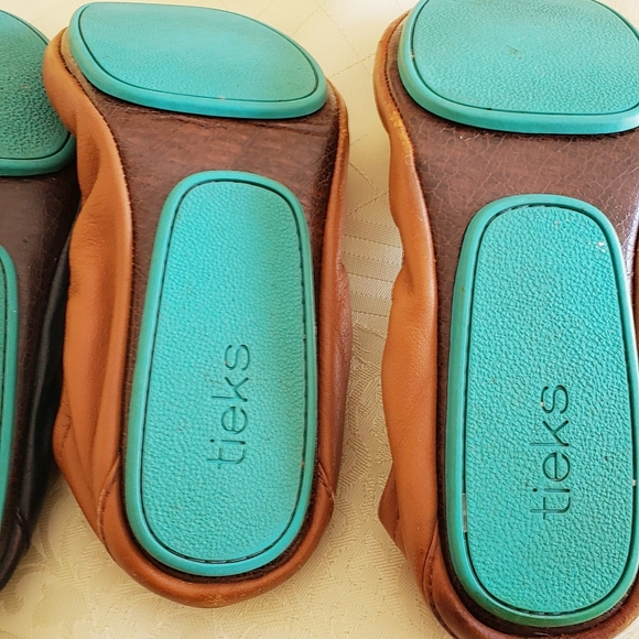 BUNDLE!! Two Pairs of Size 7 Tieks Camel and Black - Picture 9 of 12